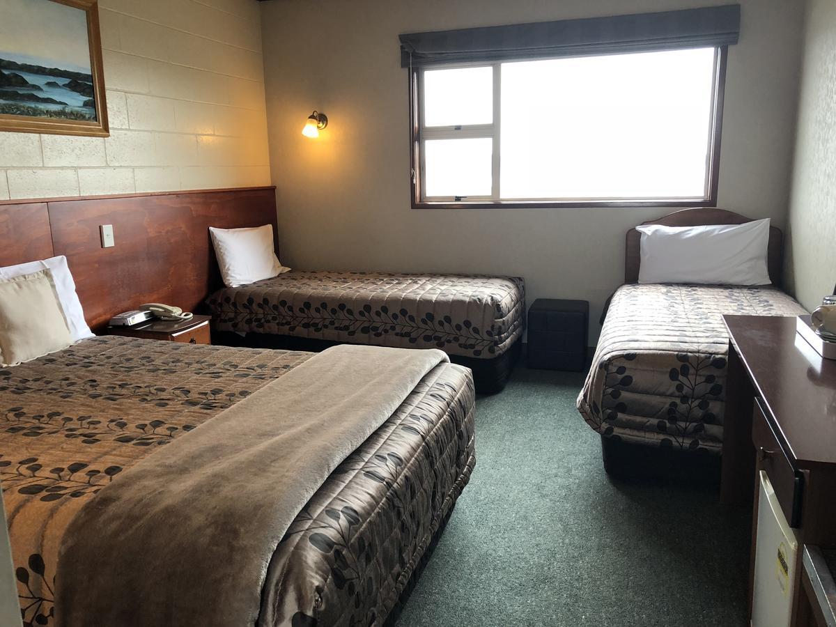 Manapouri Lakeview Motor Inn Room photo