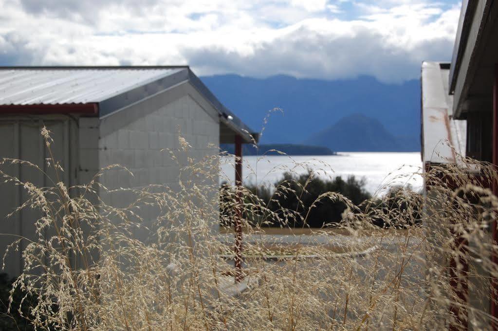 Manapouri Lakeview Motor Inn Exterior photo