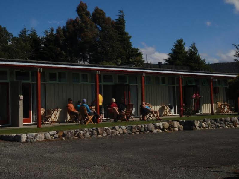 Manapouri Lakeview Motor Inn Exterior photo